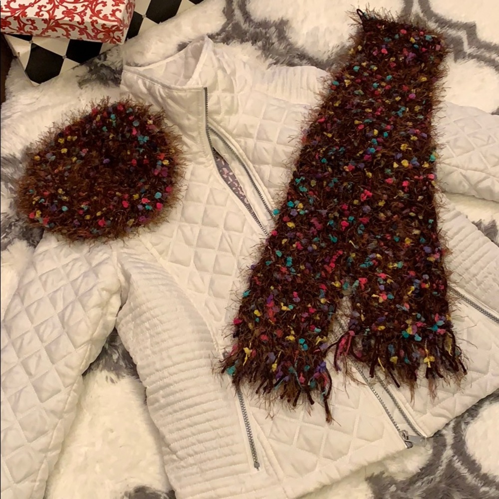 Stunning unique handmade scarf 🧣 hat set 🎁